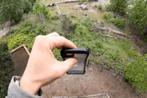 Kết quả bất ngờ khi thử thả rơi iPhone SE 2020 từ độ cao hơn 15m 