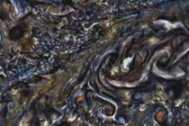 Mê mẩn đám mây xoáy trên sao Mộc gây mê hoặc thị giác