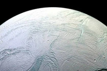 Phát hiện "sốc" về vi khuẩn ngoại lai trên Mặt trăng Enceladus