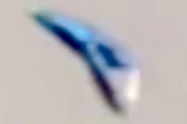 Bí ẩn vật thể mũi tên xanh trắng kỳ quái trên bầu trời