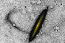 Bất ngờ dòng sao NGC 5907 bao bọc thiên hà như nút chai "khủng"