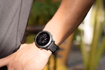 Đồng hồ thông minh Garmin Forerunner 945 giảm giá sâu kỷ lục