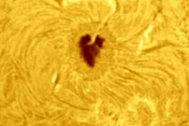 Thích thú cảnh trái tim xuất hiện trên bề mặt Mặt Trời