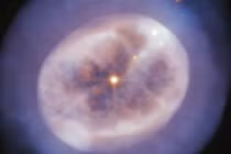 Ngoạn mục ngôi sao hình sứa tím lan tỏa trong không gian