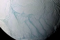 Phát hiện bất ngờ về vi khuẩn trên Mặt trăng Enceladus