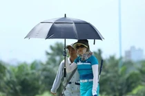 Kinh nghiệm chống sốc nhiệt khi chơi golf vào mùa hè