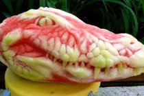 Thán phục "bàn tay phù thủy" biến hóa trái cây ra "quái thú"