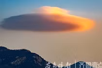 Đám mây UFO khổng lồ di chuyển khiến dân Thái Lan hú vía