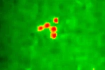 Vật thể nghi UFO lọt camera hồng ngoại của nhiếp ảnh gia