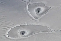 Những lỗ hổng bí ẩn ở băng Nam Cực đến NASA cũng "bó tay"