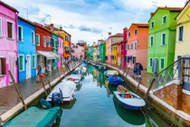 Độc đáo 10 địa điểm “màu mè” nhất thế giới