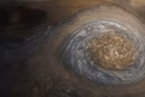 Công bố ảnh bão "quái vật" càn quét sao Mộc mới nhất 