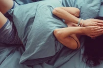 Nhắm mắt "quan hệ" với chủ nhà vì sợ mất chỗ ở do COVID-19