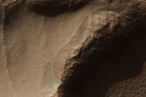 Tìm thấy cấu trúc tổ ong khổng lồ trên sao Hỏa