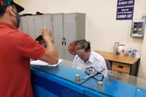 Bến xe Giáp Bát còn thờ ơ kiểm soát y tế chống dịch Covid-19