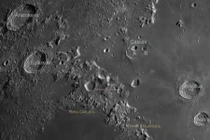 Xôn xao cụm hố núi lửa quái đản trên Mặt trăng