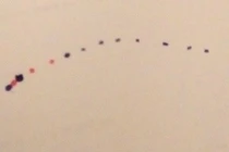 Bí ẩn vật thể nối đuôi hình rết xuất hiện ở Anh