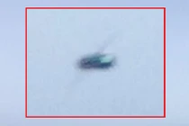 Kinh ngạc vật thể nghi UFO hình con bọ xanh ở Anh