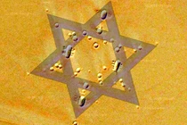 Vật thể lạ sáu cánh bí ẩn lọt vào ống kính Google Earth