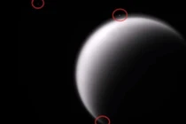 Tàu vũ trụ NASA phát hiện vật thể nghi UFO trên sao Thổ