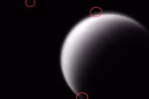 Tàu vũ trụ NASA phát hiện vật thể nghi UFO trên sao Thổ