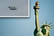Xôn xao UFO hình chữ nhật bay gần Tượng Nữ thần Tự do