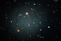 Sửng sốt thiên hà ma quái gần như không có vật chất tối