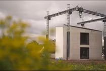 Máy in 3D lớn nhất Châu Âu in nguyên một ngôi nhà 2 tầng trong 1 lần