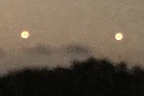 Nhân chứng kể về lần giáp mặt 2 UFO cầu lửa khổng lồ