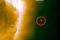 Xôn xao UFO đang kiểm soát Mặt trời của chúng ta