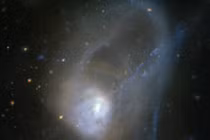 Hệ thống hai thiên hà va chạm tạo ra hình ảnh huyền ảo