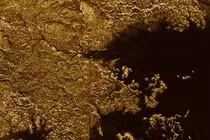 Sửng sốt phát hiện Hydrocarbon lỏng trên mặt trăng Titan