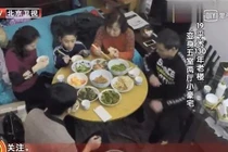 Ngỡ ngàng màn biến hóa nhà cổ 130 năm, chỉ 19 mét vuông cho 5 người ở