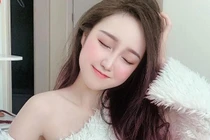 Hotgirl Cửu Kiếm 3D sexy cứ livestream là anh em game thủ "mất máu"