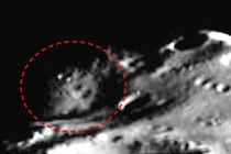 "Quả trứng" sáng kỳ lạ xuất hiện trên mặt trăng Phobos