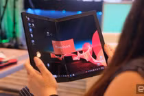 Mãn nhãn ngắm máy tính màn hình gập đầu tiên thế giới giá 2.500 USD