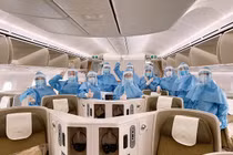 Trang thiết bị "siêu diệt khuẩn" bên trong chuyến bay trở về từ tâm dịch