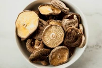 Nấm hương, hoa hậu thực vật gây kinh ngạc với khám phá thú vị