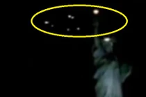 Bí ẩn vật thể lạ bay lượn sát tượng Nữ Thần Tự do 