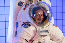 Những khám phá gây sốc về sinh hoạt trong vũ trụ