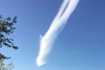 Bí ẩn đám mây hình ống cuộn trên bầu trời Cumbria