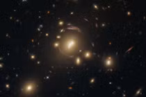 Kinh ngạc kính thiên văn Hubble "bắt quả tang" nhiều thiên hà khổng lồ