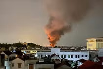 Cháy ngùn ngụt nhà kho 200m2 ở Thanh Trì, Hà Nội ngay trong đêm