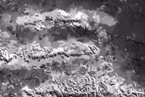 Có gì thú vị ở đỉnh cao nhất của Mặt trăng Titan?