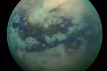 Sửng sốt phát hiện bọt khí có gas trên Mặt trăng Titan