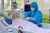 Phổi của nam phi công người Anh hồi phục gần 60%