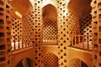 Tháp chim bồ câu hàng trăm năm tuổi tại Iran để... lấy phân