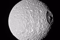 Chùm ảnh phân giải cao về Mặt trăng Mimas của sao Thổ