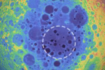 Hé lộ nguồn gốc gây "sốc" các lỗ hổng tối trên Mặt trăng