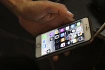 Sốc: Virus Covid-19 có thể sống 96 tiếng trên bề mặt smartphone 